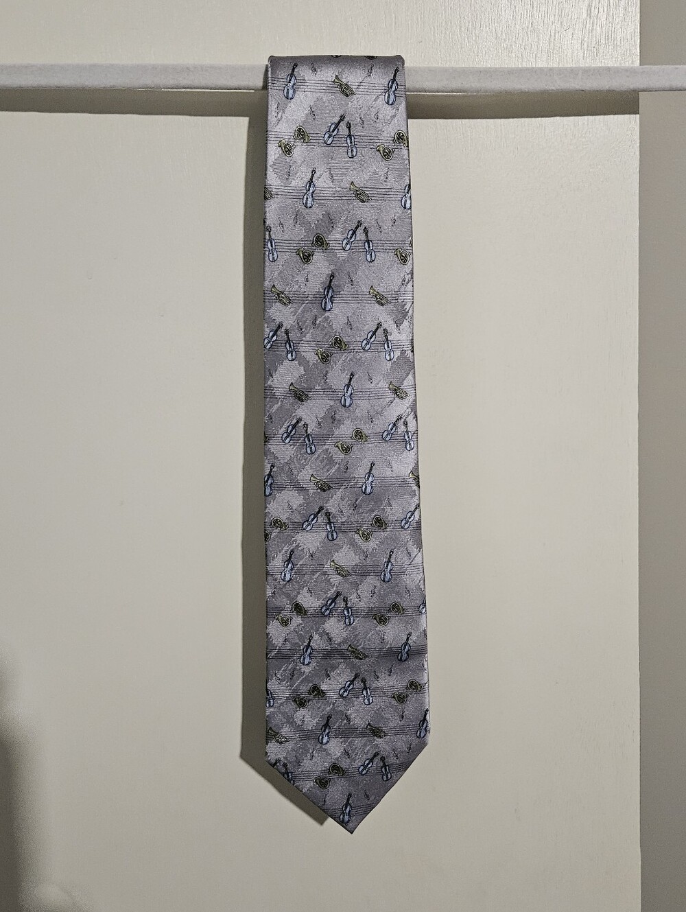 Como Valentino 100% Silk Men's Tie with Musical Motif